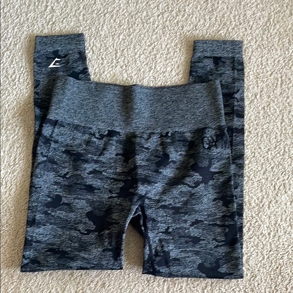 Nwot Gymshark camo leggings - Picture 3 of 8